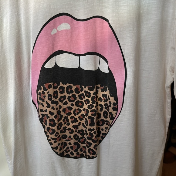 VICI - boyfriend fit tee! - Picture 3 of 7